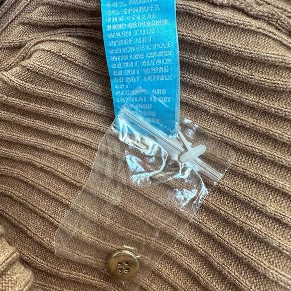 J. McLaughlin Women’s Cozy Tan Ribbed Turtleneck Sweater Size Medium - Picture 6 of 6